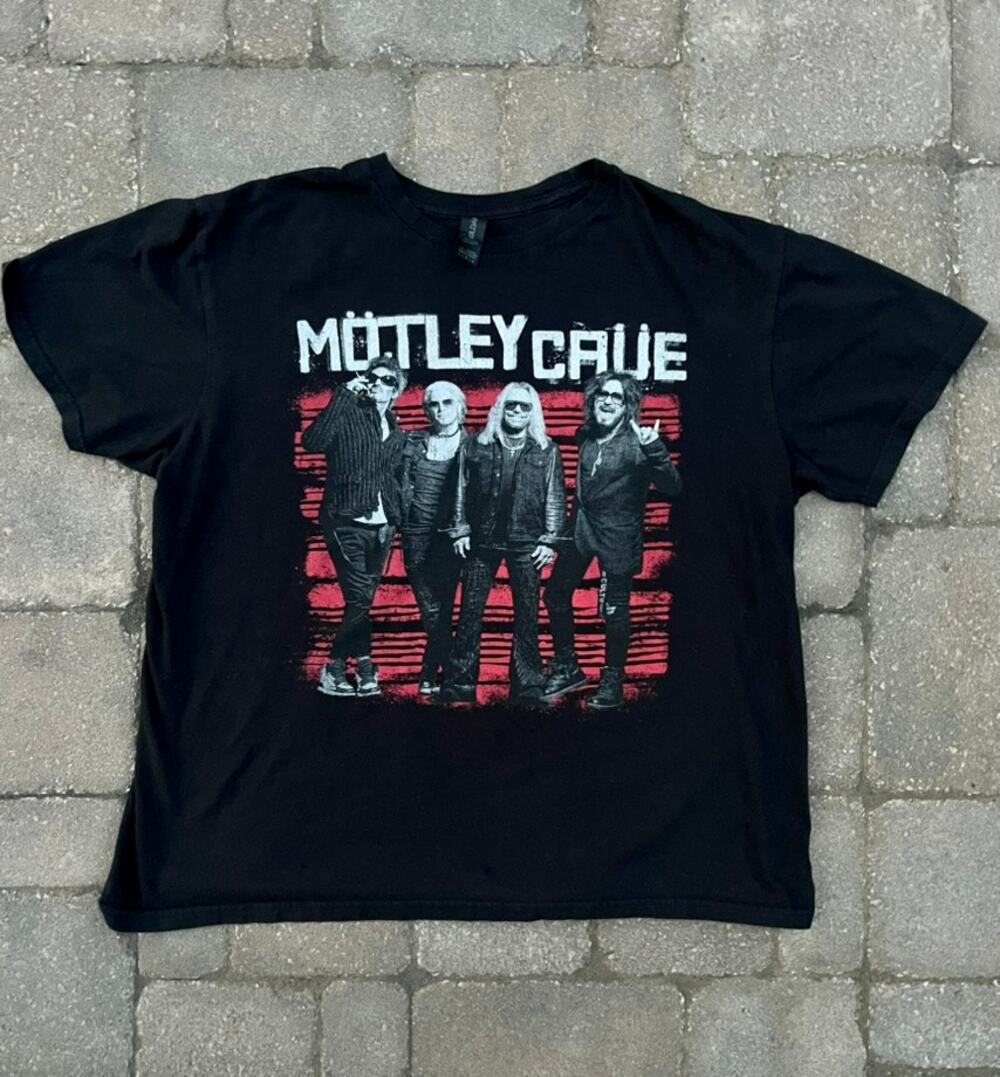 Motley Crue 2023 World Concert Tour black t-shirt size L